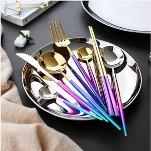 ช้อนสแตนเลสชุบทอง ดีไซน์หรูหรา สำหรับใช้บนโต๊ะอาหารในงานเลี้ยง - Product Image 3