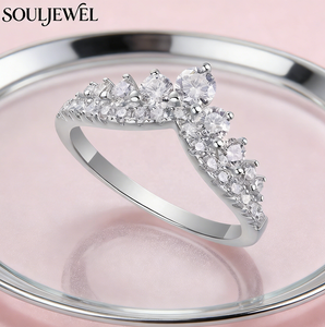 Bague de mariage classique en argent sterling S925 plaqué rhodium avec moissanite sertie à griffes certifiée GRA, style couronne, par Souljewel - Product Image 1