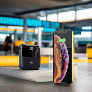 แบตเตอรี่สำรองพกพาขนาดเล็ก Li-Polymer ความจุสูง 10000 มิลลิแอมป์ 22.5 วัตต์ ชาร์จเร็วแบบ Type-C ดีไซน์บางเฉียบ พร้อมไฟ LED และพอร์ต Mini USB - Product Image 2