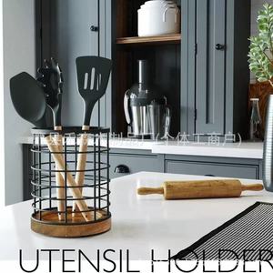 Porte-ustensiles de cuisine en fil métallique noir avec base en bois d'acacia, adapté à 6 grands ustensiles de cuisine sur la planche de travail. - Product Image 4
