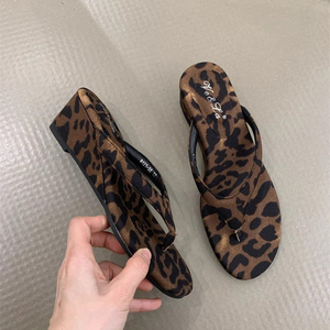 Sandales compensées élégantes pour femmes, parfaites pour l'été 2026, à porter avec des robes, sandales imprimées léopard, sandales à talons hauts - Product Image 6