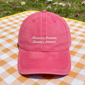Gorra de Béisbol Vintage Rosa Lavado de 6 Paneles con Lindo Texto Blanco Bordado, Gorra Estilo Papá Ligera y Ajustable para Uso Diario - Product Image 5