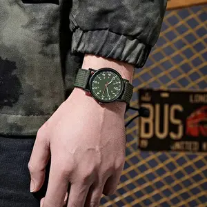 Nuovi orologi da uomo popolari al quarzo da uomo europeo e americano alla moda Glow orologi alla moda in Nylon intrecciato cintura orologio sportivo