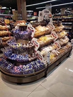 Étagère de supermarché de nouvelle conception, présentoir multi-niveaux en bois et en fer pour le pain et les bonbons