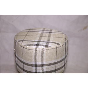 Tabouret rond en bois recouvert de tissu à carreaux, chaise pour enfants de conception scandinave à trois pieds et rembourrée en mousse, 30x30x30cm - Product Image 3