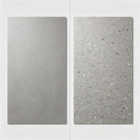 Carrelage mural et de sol en pierre frittée gris moucheté 6 mm, aspect terrazzo brillant, 1200x2700 mm