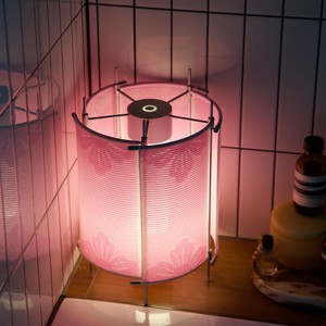 Lámpara de Sombra Tejida con Patrón Dorado, Lámpara de Pie LED de 220V, Color Cambiable, Base E26, Fácil Instalación - Product Image 4