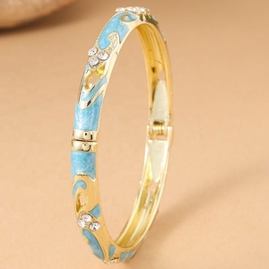 Pulsera Yiwu de aleación delicada, estilo étnico vintage, de lujo ligero, con esmalte de goteo de aceite y cloisonné abierto, de estilo europeo-americano transfronterizo - Product Image 2