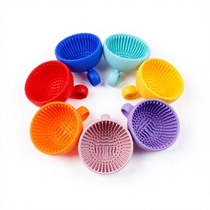 Nouveau Nettoyeur de pinceaux de maquillage en silicone, outil de nettoyage créatif pour la beauté, petit tampon pour le lavage de la vaisselle et le nettoyage des brosses - Product Image 1
