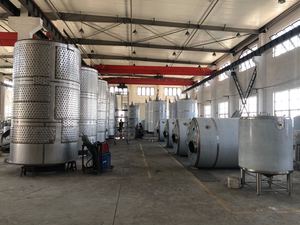 خزانات تخزين الحليب/المياه العمودية كبيرة الحجم مع وظيفة العزل - Product Image 2