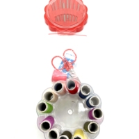 Boîte à coudre pour personnes âgées en gros en usine Kit de couture cousu à la main avec ruban à mesurer cadeau dé à coudre aiguille et fil boîte au trésor