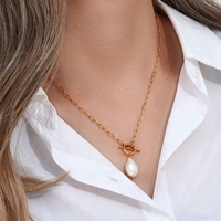 Collier de perles d'imitation style baroque vintage français pour femme, avec fermoir, chaîne serpent texturée, bijoux au design de niche, sensation haut de gamme, tendance