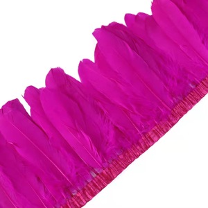 Ribete y flecos de plumas de ganso teñidas de 14-20 cm, calidad premium para disfraces de carnaval. - Product Image 3