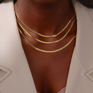 Collar Clásico de Cadena de Serpiente en Acero Inoxidable Color Plata con Chapado en Oro de 18K y Circón de Espiga Lisa - Product Image 5