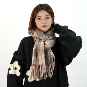 Pashminas de moda para mujer 2026: Chales largos a cuadros cálidos de invierno, bufandas grandes de tartán con borlas y tacto de cachemira. - Product Image 2