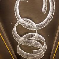 Lustre de mariage moderne de haute qualité, rond, avec pompons, en fer, verre et pierre, éclairage LED RGB suspendu, pour hall d'hôtel, salle de banquet