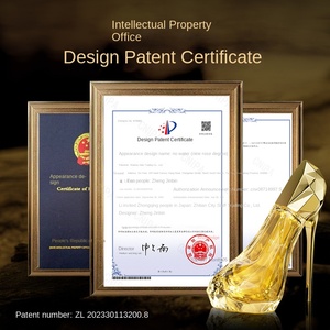 <span class=keywords><strong>Parfum</strong></span> de luxe pour femmes dans une bouteille en <span class=keywords><strong>forme</strong></span> de <span class=keywords><strong>talon</strong></span> haut Élégant et élégant avec un <span class=keywords><strong>parfum</strong></span> durable - Product Image 5