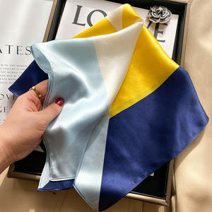 Écharpes carrées <span class=keywords><strong>de</strong></span> luxe vintage en soie 100% à imprimé floral pour femmes, accessoires fantaisie pour le cou, vente en gros - Product Image 5