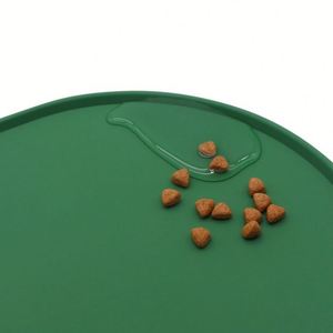 แผ่นรองอาหารสัตว์เลี้ยงซิลิโคนกันน้ำลายรั่วไหล พิมพ์ลายโลโก้ตามสั่ง ปลอดสาร BPA รูปทรงวงรี/วงกลม ขนาด 36x19 ซม. ล้างมือได้ - Product Image 2