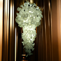 Nouvelle Arrivée Lustre en Verre Blanc Style Chihuly Art Murano Hauteur Réglable Décoration Suspendue pour Plafond Haut Verre Soufflé à la Main Coloré