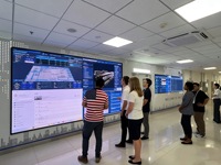 Écran tactile LED magnétique mural YINGTOUCH 200 pouces, format 16:9, interface USB, léger, publicité commerciale