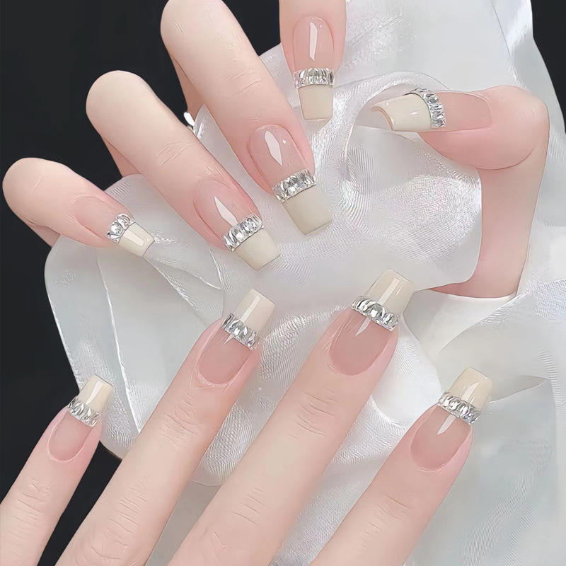 BY1724ล้อมรอบด้วยเพชรดาว