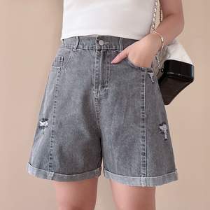Short en jean délavé gris fumé pour femme Runqi N8368, taille haute, coupe ample, style boyfriend, ourlet retroussé, bords déchirés, en coton - Product Image 4