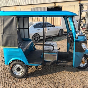 Mototaxi Triciclo Abierto Motorizado Personalizado con Llanta de Repuesto, Larga Distancia, Durabilidad, Transporte Urbano, Gasolina, Tuk Tuk - Product Image 2