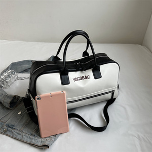 Sac de voyage unisexe en PU avec fermeture éclair, nouveau modèle, prix de gros, sac de sport minimaliste polyvalent à porter à l'épaule ou en bandoulière, ou à la main - Product Image 6