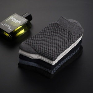 Venta al por mayor mujeres hombres vestido de negocios barato bambú algodón calcetines caja logotipo personalizado equipo liso Oficina bordado fibra de bambú hombres <span class=keywords><strong>Soc</strong></span> - Product Image 5
