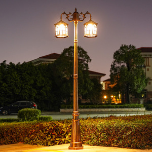 โคมไฟสนามทองเหลืองกลางแจ้ง LED แสงวอร์มไวท์ โคมแก้ว IP66 AC 220V 2700K รับประกัน 10 ปี พร้อมเซ็นเซอร์ตรวจจับความเคลื่อนไหว ใช้พลังงานแสงอาทิตย์ - Product Image 1