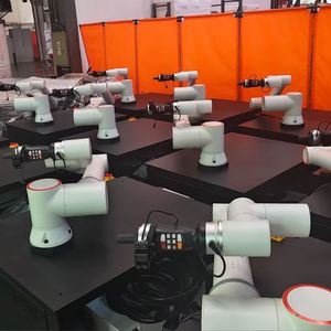 Robot de Soldadura Colaborativo (Cobot) JJD 2026 FR5 de 6 Ejes, Motor PLC, Carga Útil de 5 kg, Alcance de 922 mm, Solución de Soldadura MIG Láser - Product Image 6