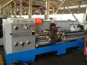 Torno horizontal manual CS6266, torno convencional de bancada con hueco para el eje, para trabajar metales con un gran diámetro del eje. - Product Image 3