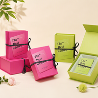 Boîte cadeau magnétique en forme de livre pour bijoux avec pelliculage mat, estampage à chaud haut de gamme, logo personnalisé, rose