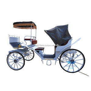 Chariots à chevaux de mariage rétro à la mode Canopy Calèche tirée par des chevaux pour le transport touristique spécial - Product Image 1