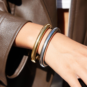 ARETAS 2025 Bracciale Rigido Aperto in Acciaio Inossidabile Spesso, Impermeabile, Oro e Argento, Gioielli alla Moda Unisex, Bracciale a Polsino Lucido - Product Image 2