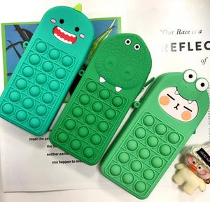 Trousse à crayons en silicone pour enfants, motif dessin animé mignon, anti-stress à bulles, pour l'école - Product Image 1