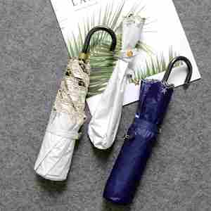 Parapluie pliant ultra-léger à trois sections avec poignée incurvée à 6 baleines, motif étoile à cinq branches brodée, protection solaire en vinyle, modèle Custom-L - Product Image 4