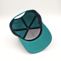 Gorra de Béisbol Personalizada de 5 Paneles con Logotipo de Goma PVC, Gorra Trucker Impermeable con Orificios Cortados con Láser, Gorra de Golf Perforada de Alto Rendimiento