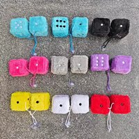 Paire de dés de voiture flous suspendus pour couple dés en peluche mignons avec des points pour la décoration de voiture
