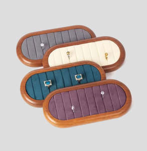 Plateau de présentation en bois de luxe personnalisé pour bijoux (colliers, boucles d'oreilles, pendentifs, bagues) avec logo, idéal pour comptoirs et présentoirs – Vente en gros - Product Image 1