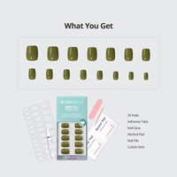 Kit de faux ongles réutilisables en gel souple, 30-32 pièces, couleurs assorties, courts, forme squoval, faits à la main, unis, avec colle, pré-conçus