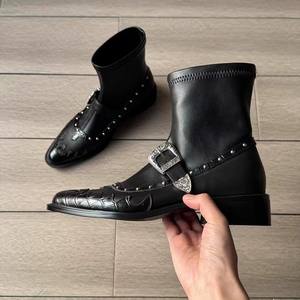 Version en stock ~ Bottines noires de style punk niche pour femmes, bottines rétro à talon épais avec design ajusté extensible pour le printemps - Product Image 4