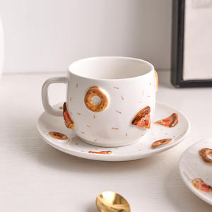 Juego de Taza y Platillo para Café Latte Donut, Porcelana Ecológica, Marrón/Rosa, Moderno - Product Image 3