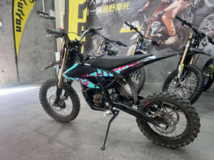 Moto tout-terrain électrique Surron Hyper Bee, moteur central efficace de 5000 W, autonomie de 100 km et couple puissant - Product Image 6