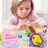 Venta al por mayor de juguetes de plástico para niños, cuentas Hama Perler, cuentas para planchar, kit de manualidades de plástico de 2.6 mm