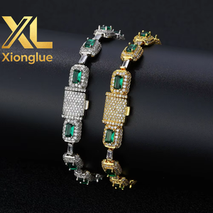 Bague Chevalière de Luxe Plaqué Or 18K, Entièrement Sertie de Diamants Ronds et de Zircons Brillants, Style Hip-Hop, pour Hommes et Femmes, Vente en Gros - Product Image 1