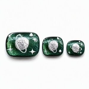Uñas postizas hechas a mano de color verde oscuro con diseño de ojo de gato, uñas postizas cortas y redondas con diseño de gato espacial, luna, planeta y estrella, reutilizables. - Product Image 4