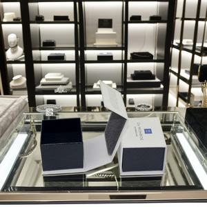 Cajas Rígidas para Regalo Crown Win, con Estampado en Relieve con Lámina Dorada 4C, Forro de Esponja con Protección UV, Cierre Magnético, Impresión Invisible para Joyería - Product Image 4