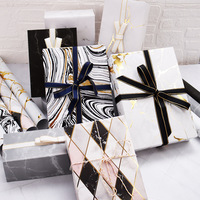 Papier d'emballage cadeau marbré personnalisé en gros, recyclable, avec estampage marbré pour la Saint-Valentin